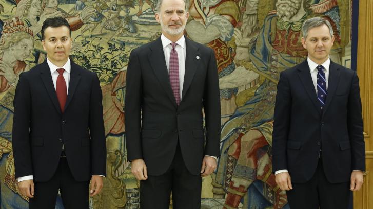 Héctor Gómez y José Manuel Miñones prometen el cargo ante el rey antes de acudir a su primer Consejo de Ministros