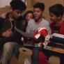 El regalo más emocionante para un niño huérfano: vuelve a escuchar la voz de su madre