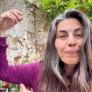 Esto es lo que le dicen a una mujer mayor que debe hacer a su edad