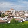 La ciudad española que tiene una iglesia sin torre y una torre sin iglesia