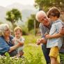 Alertan de los abuelos que son un riesgo para los nietos: lo que se oculta en sus buenas intenciones