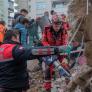 Rescatan a dos niñas bajo los escombros del terremoto en Turquía