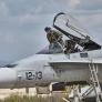 Un F-18 del Ejército rompe la barrera del sonido para interceptar un avión de pasajeros