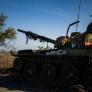 Un lote de tanques rusos escapa del desfile de Putin y toma rumbo a la guerra en pésimas condiciones