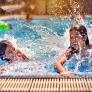 Esto es lo que dice la ley si los vecinos pretenden prohibirte montar una piscina en casa o en la terraza