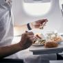 Una chef catalana revela lo que pasa siempre que subes a un avión y comes: "Pierden un 30% de capacidad"