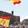 Carmen Gómez Hurtado, la primera mujer que salta con la bandera de España el Día de las Fuerzas Armadas