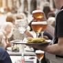 La (habitual) expresión parar pedir una cerveza y que los camareros detestan