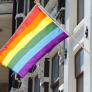 Vox se queja por colgar una bandera arcoíris por el Orgullo y su alcalde anuncia lo que hará el año que viene