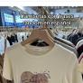 Va a una tienda de ropa en China y flipa con el mensaje en español que ve en una camiseta