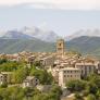 El pueblo pirenaico de Aragón aconsejable para un finde en familia: rutas de senderismo y grandes monumentos