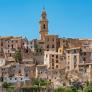 El desconocido pueblo medieval de España con callejuelas laberínticas, casas colgantes y palacios