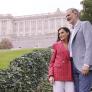 Felipe VI y Letizia celebran sus 20 años de matrimonio con nuevos retratos familiares en los jardines del Palacio Real