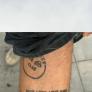 Un español dice que casi no le dejan entrar en EEUU por culpa de este tatuaje que tiene en la pierna