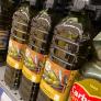 El aceite de oliva virgen más conocido de España tira los precios horas antes del fin del IVA