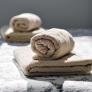 El truco de los hoteles para dejar las toallas suaves está en este ingrediente que tienes en casa