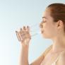Adiós a los dos litros: una uróloga aclara la nueva cantidad de agua necesaria al día