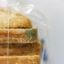 Un experto responde si es posible comer el resto de rebanadas de pan de una bolsa si una tiene moho