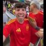Va al España-Alemania y lo que graba al final del partido se ha visto cientos de miles de veces