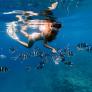 Un oftalmólogo aclara los peligros reales que entraña abrir los ojos cuando te bañas en el mar