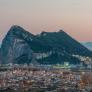 Los escombros de Gibraltar ahogan a un barrio fronterizo español