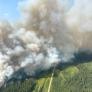 Un incendio forestal destruye una localidad turística en las Montañas Rocosas de Canadá con llamas de 120 metros