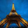 Una pareja de españoles se sube a la Torre Eiffel y el resultado es un minuto largo de pura fantasía