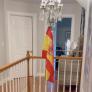 Lo que hace un estadounidense con la bandera de España sería raro hasta aquí: para él, normalísimo