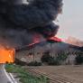 Un incendio en Valencia obliga a confinar las viviendas de la zona