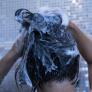 Ni una vez por semana ni cada dos días: un dermatólogo revela la frecuencia para lavarse el cabello en verano