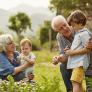 Adiós a 'abuelo' y 'abuela': los apodos empleados por nietos en España que llegaron para quedarse