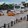 Subir al techo o salir por la ventanilla: qué hacer si tu coche queda atrapado en la riada