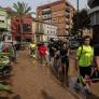 Miles de voluntarios intentan saltarse la prohibición y seguir con las labores de limpieza