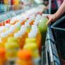 Pocos se fijan en el mensaje que transmiten los colores de los tapones de las botellas de refresco