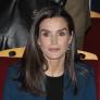 La reina Letizia luce unos pendientes de una fábrica engullida por el barro de la DANA