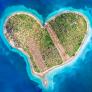 Ni París ni Roma: esta isla del amor con una romántica forma desata pasiones