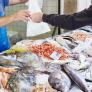 Los expertos se ponen de acuerdo y piden no comprar estos peces populares en Navidad por lo que contienen