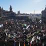 Miles de personas desbordan el Obradoiro en rechazo de Altri: "Imponerla es actuar contra la sociedad gallega"