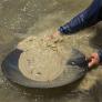 Acude a un río de Extremadura en busca de oro y asombra con la cantidad de pepitas que encuentra