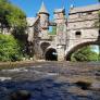 Ni en Madrid ni en París: el Airbnb más espectacular del mundo es un castillo en una aldea de cuento de hadas