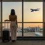 Elige viajar en lugar de ser madre y a los 50 años recibe una llamada de su padre que le hace replantearse su vida al completo
