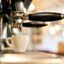 Pide un café de 8 dólares en un bar de Los Ángeles y lo que le traen es para comprobarlo en persona