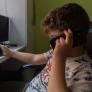 Le compran un teléfono a su hija de 12 años y le hacen firmar un acuerdo unilateral: "Siempre sabremos tu contraseña"