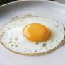 Adiós al aceite: una 'influencer' gastronómica pide pasarse a esta verdura para freír los huevos fritos y ahorrar en dinero y salud