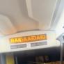 Cachondeo por lo que se puede leer (más o menos) en el letrero de un autobús