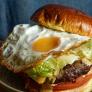 Tres de los restaurantes más conocidos de Madrid se adelantan a la competencia con un homenaje a las hamburguesas