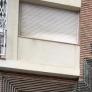 Lo que hay en esta fachada de un edificio de Barcelona da miedo