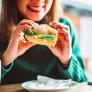 Los expertos invitan a tomar el almuerzo el sándwich 'frenador' del colesterol alto que se prepara en 5 minutos
