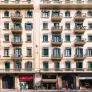 Una reconocida actriz convierte una casa llena de basura en un piso "cuqui" okupa en Barcelona: "Mis hijos han nacido en este piso"