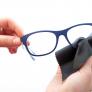 Ni toallitas ni paños de microfibra: un óptico ofrece la solución inesperada para limpiar las gafas que se encuentra en la cocina